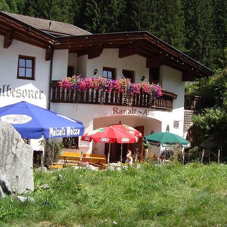 Gasthaus Falbesoner Apartment Gschnitz Bagian luar foto