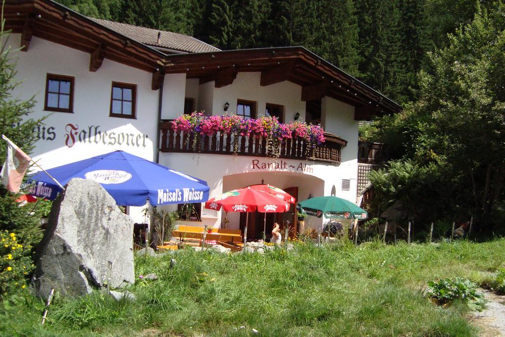 Gasthaus Falbesoner Apartment Gschnitz Bagian luar foto