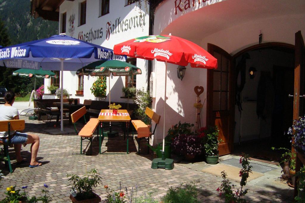 Gasthaus Falbesoner Apartment Gschnitz Bagian luar foto