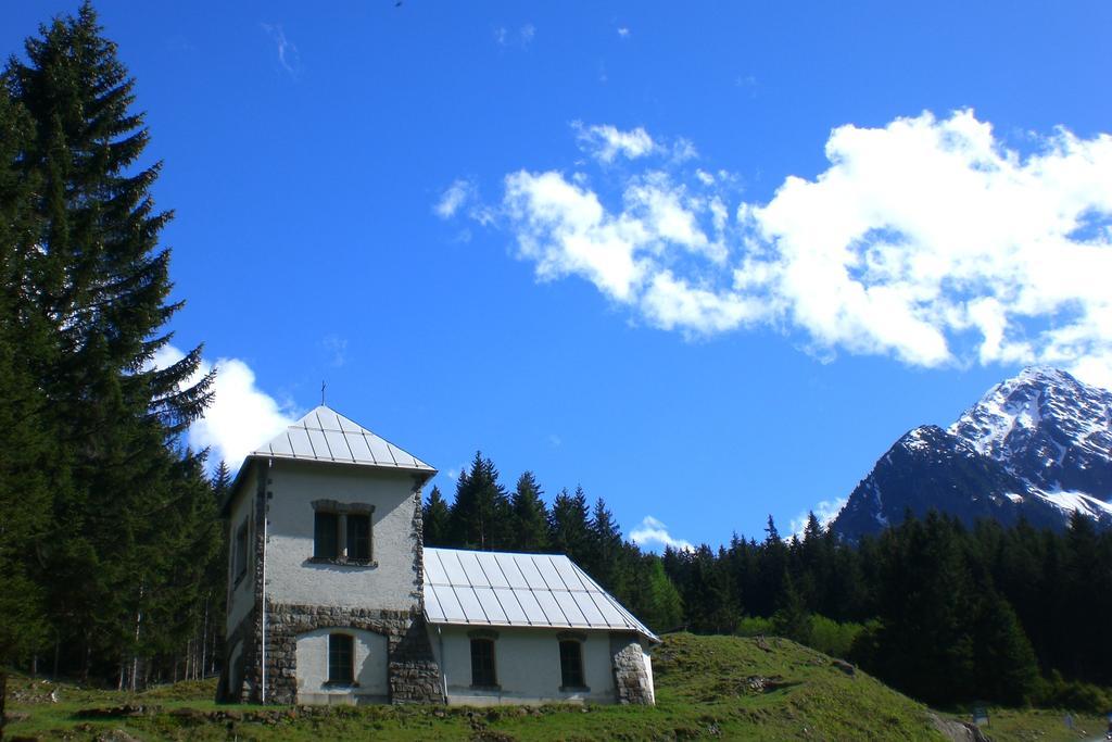 Gasthaus Falbesoner Apartment Gschnitz Bagian luar foto