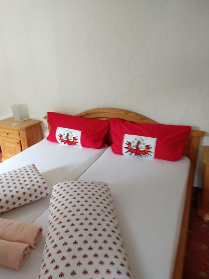 Gasthaus Falbesoner Apartment Gschnitz Bagian luar foto